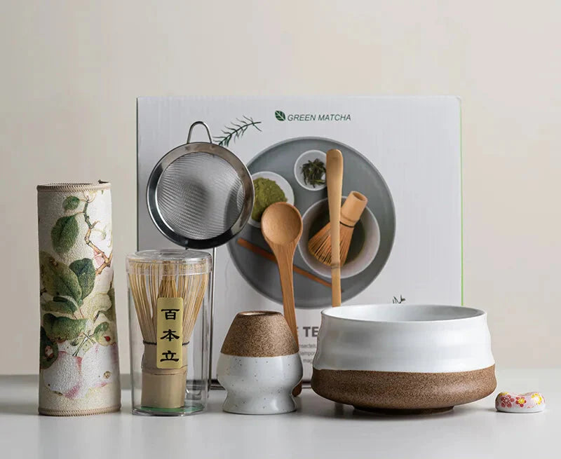 Exklusives 8-teiliges Matcha-Teeset mit Keramikschale, Bambusbesen, Milchaufschäumer und Sakura-Muster für authentische Zeremonien