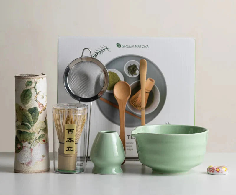 Exklusives 8-teiliges Matcha-Teeset mit Keramikschale, Bambusbesen, Milchaufschäumer und Sakura-Muster für authentische Zeremonien