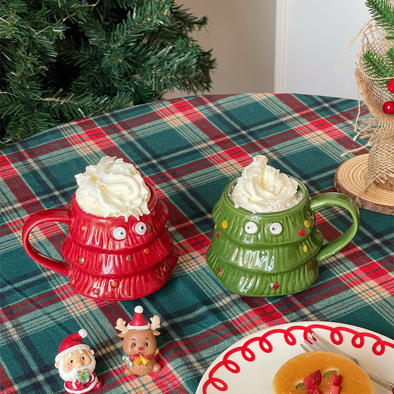 FestiveSip | Kreative Weihnachtsbaum-Tasse