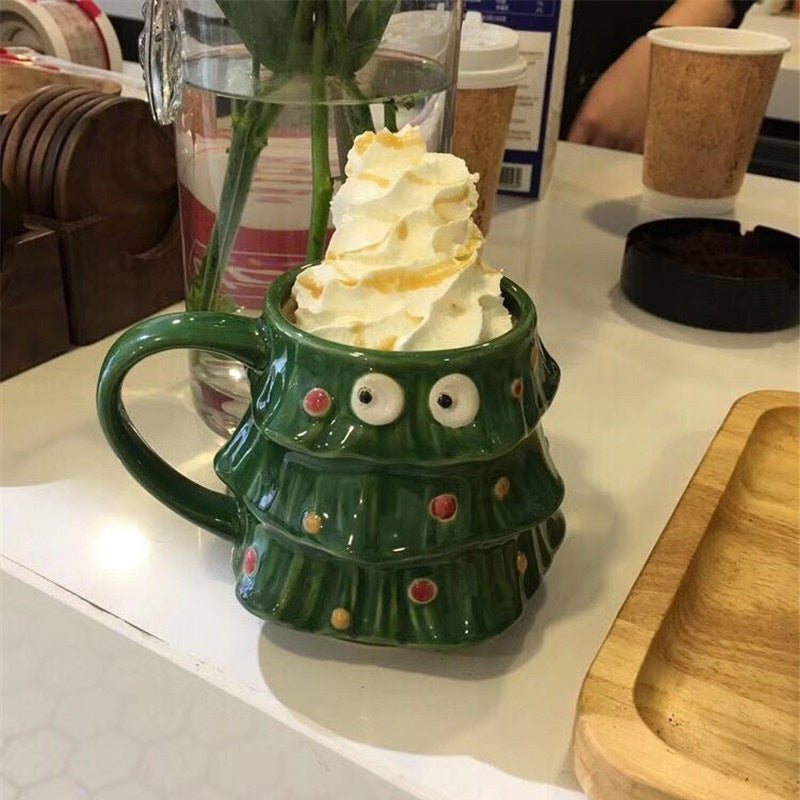 FestiveSip | Kreative Weihnachtsbaum-Tasse