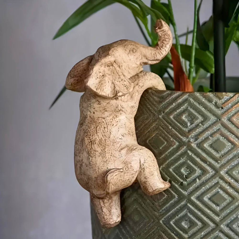Kletternder Elefant Skulptur – Einzigartige & Stilvolle Wohnraumdekoration