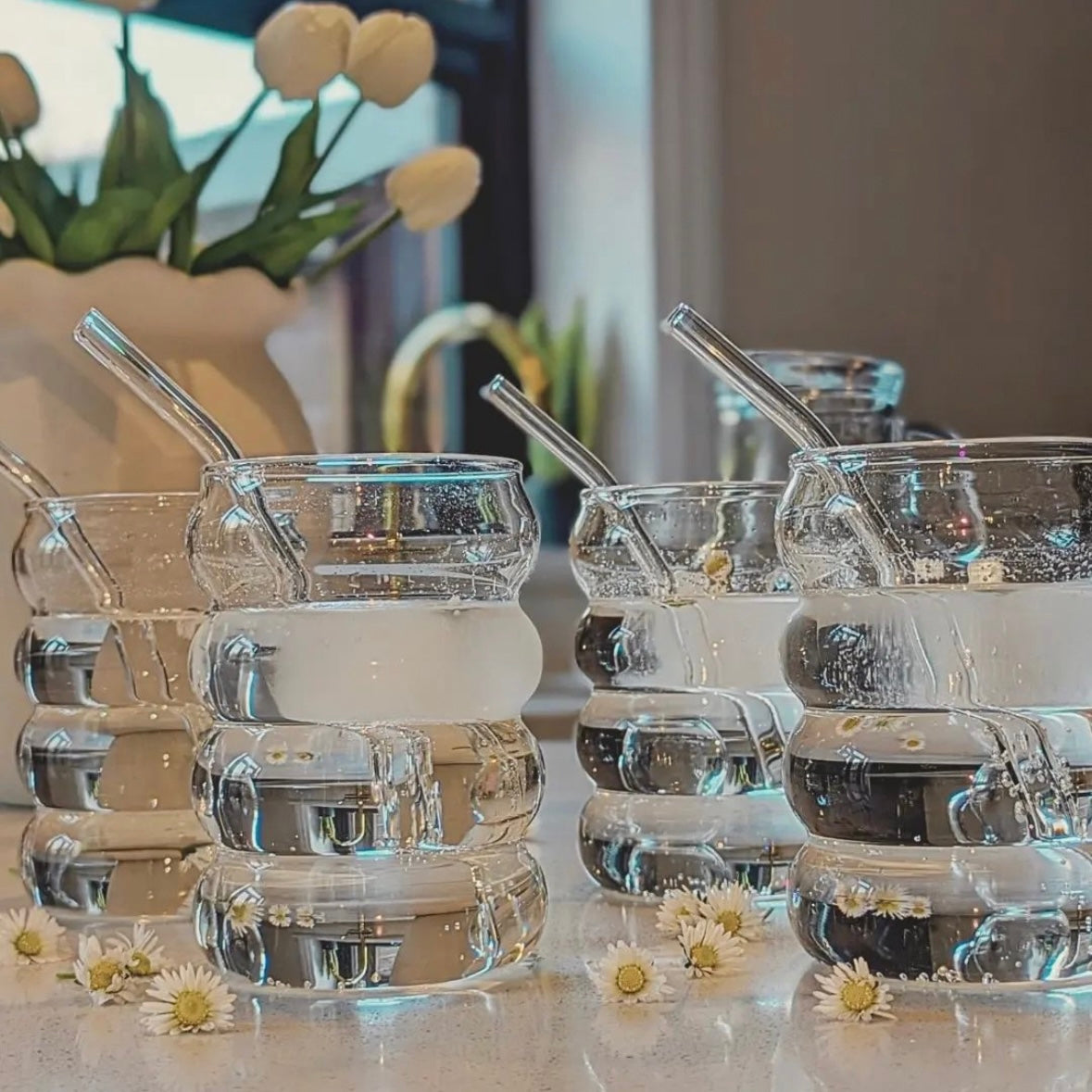 4-teiliges Design-Glas-Set mit Strohhalmen