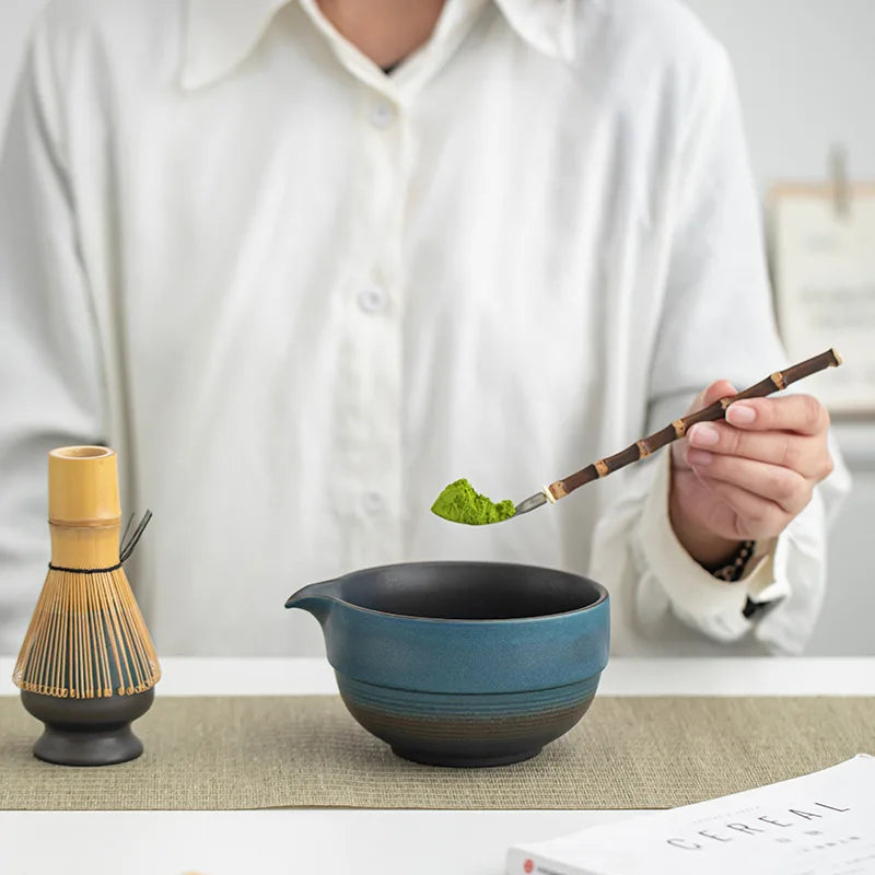 Japanisches Ombre Matcha Set mit Ausguss, Bambusbesen und Schaufel - Keramische Teewerkzeuge für die traditionelle Matcha-Zubereitung
