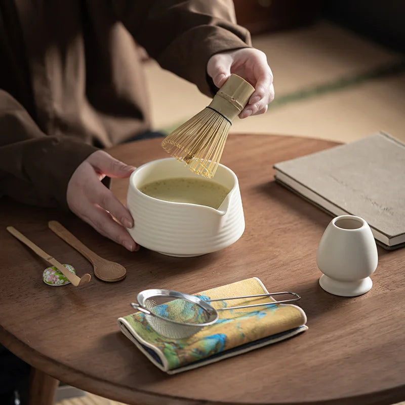 Traditionelles Matcha-Teeset aus Keramik mit Bambusbesen und Schütte – Perfektes Geschenkset für Teezeremonien