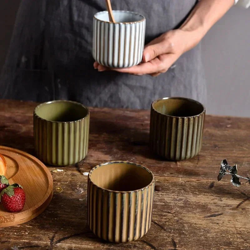 VintageVibe | Gerippte Keramik-Teetasse im Retro-Stil
